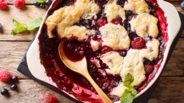 berry sugar cookie cobbler