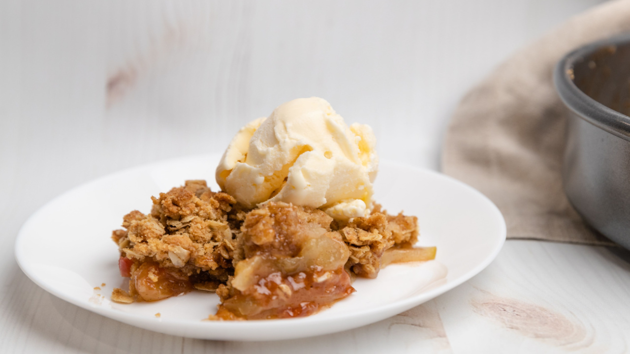caramel apple dump cake