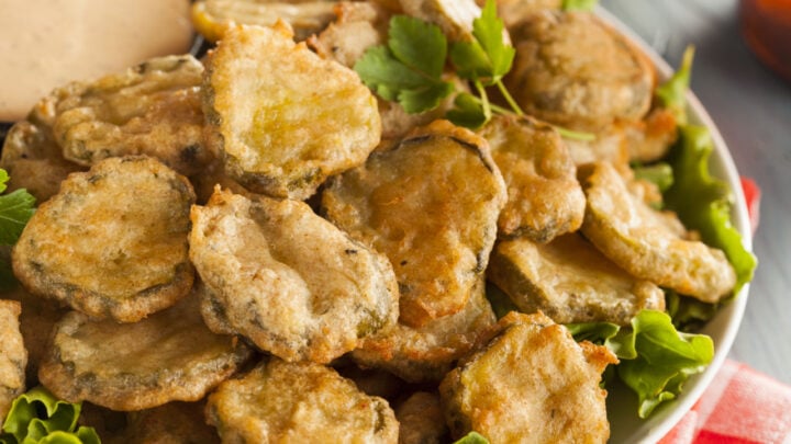 Delicious Battered Fried Pickles with Dipping Sauce