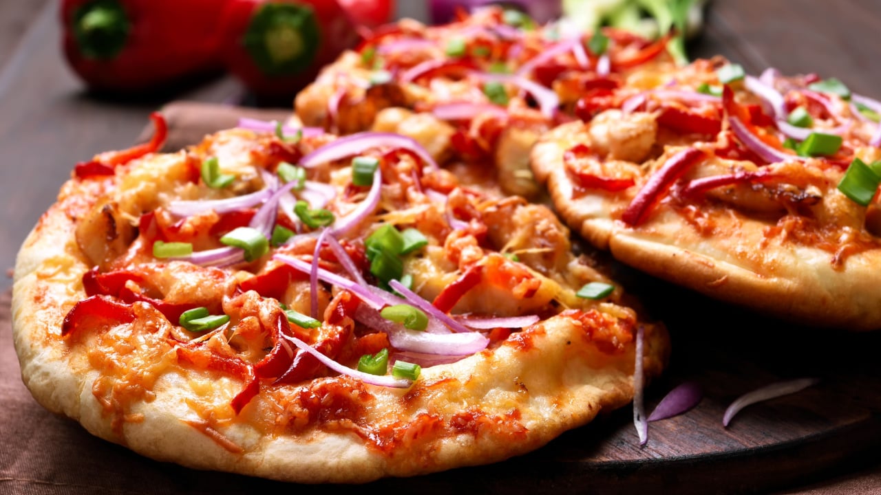 delicious indian chicken pizza served on a wooden board