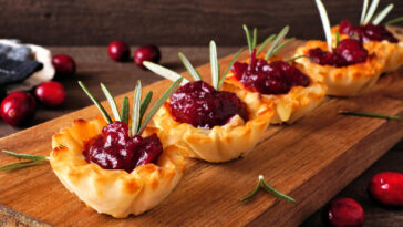 Holiday phyllo pastry appetizers with cranberries and baked brie.