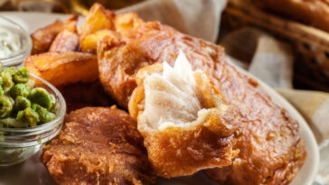 ish in beer batter and chips with green pea and tartar sauce