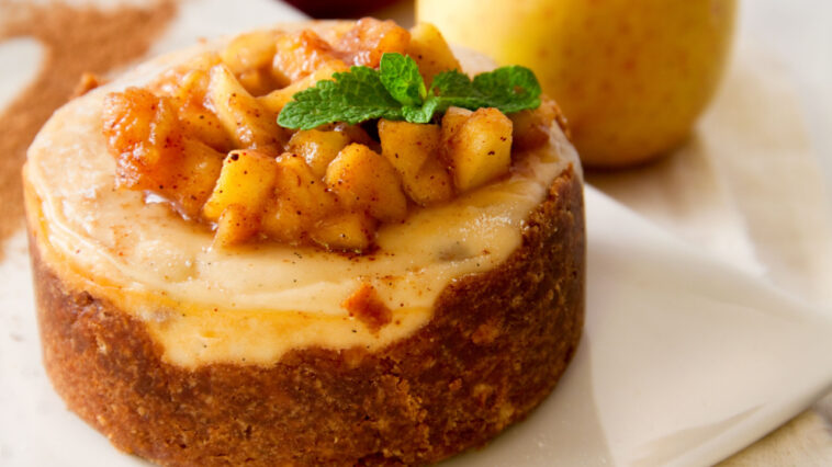 Apple cheesecake with caramel apples sauce