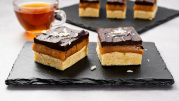 Millionaire's shortbread with chocolate and caramel