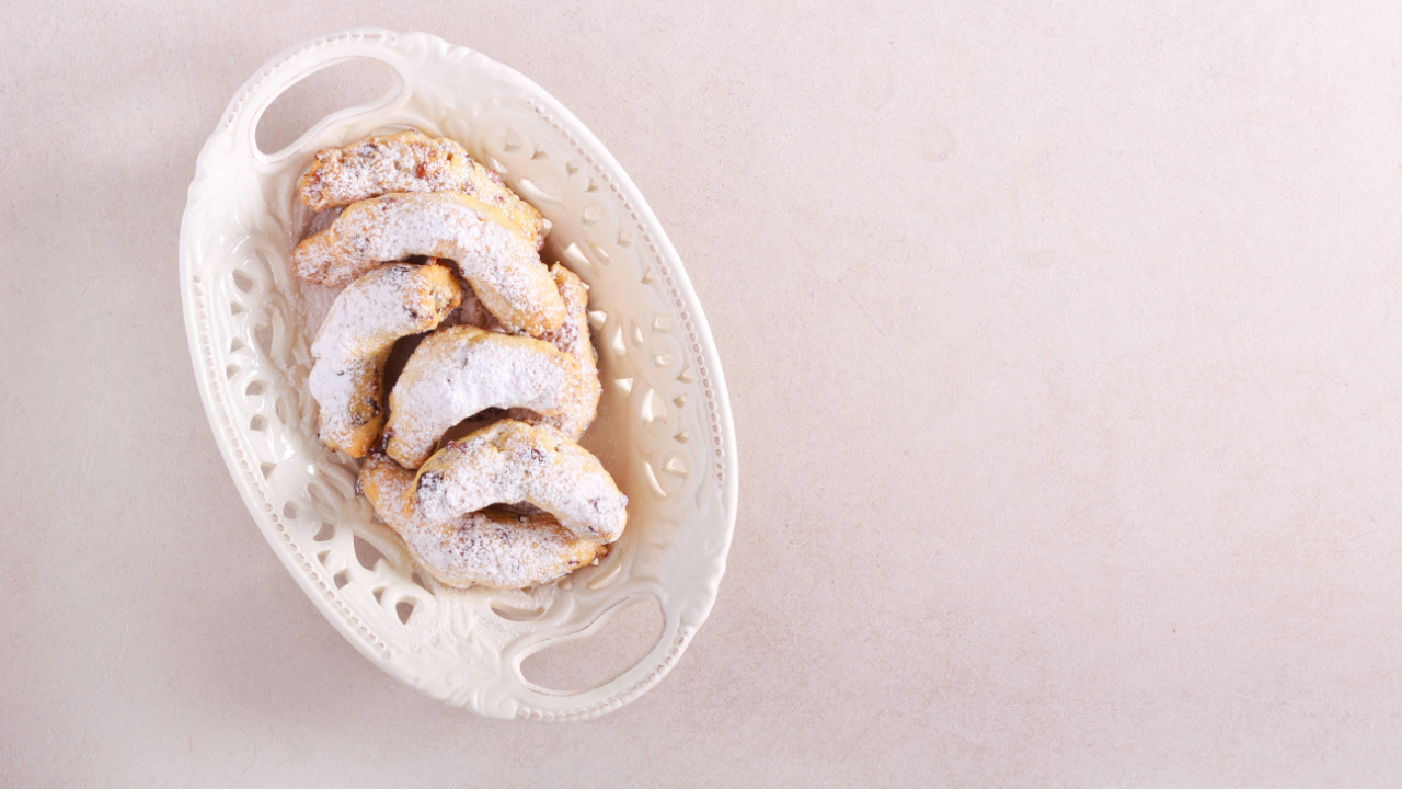 pecan crescent cookies